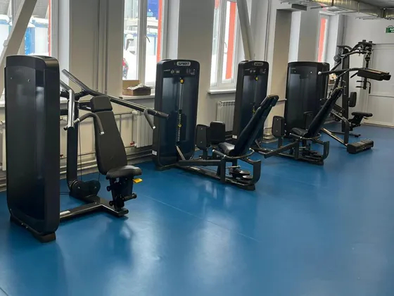 Приведение/отведение бедра Spirit SP-3516 со стеком 90 кг Приведение/отведение бедра Spirit SP-3516 со стеком 90 кг